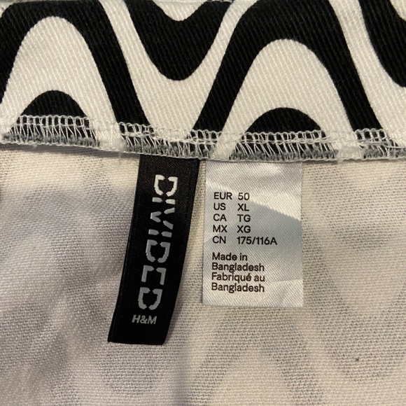 H&M Black and White Wave Pattern Mini Dress - Picture 6 of 8